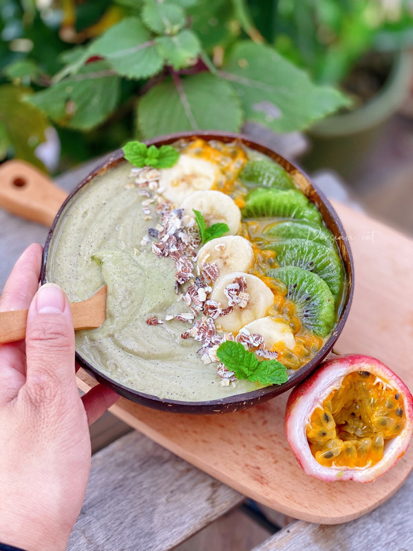 低碳减脂奇异果牛油果思慕雪