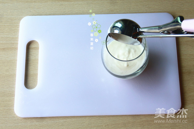 坚果哈密瓜曲奇酸奶杯