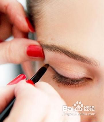 日常怎么画烟熏眼妆