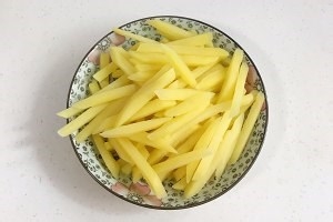 怎么制作比KFC要好吃的炸薯条