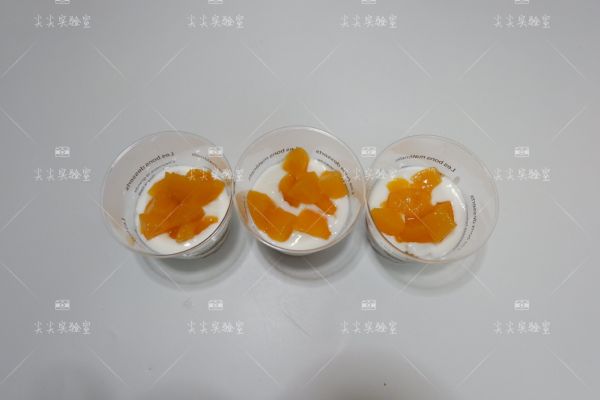 黄桃酸奶燕麦杯