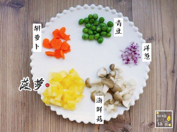 菠萝酸奶鲜虾拌乌冬