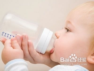 婴儿打嗝怎么办