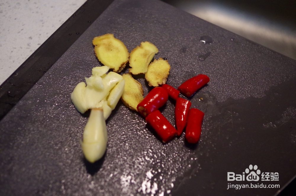 怎么简单的做红烧鲫鱼?