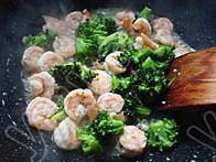 西兰花腰果炒虾仁