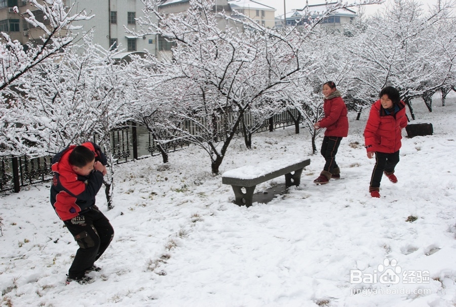 宝宝打雪仗的注意事项