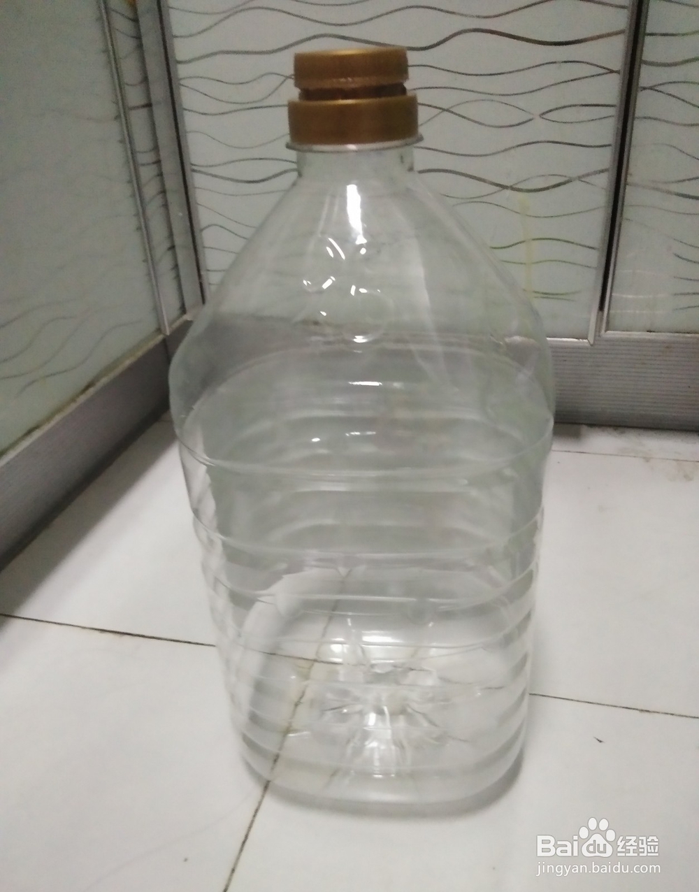 家庭小妙招-可挂厨房柜门垃圾桶的制作方法