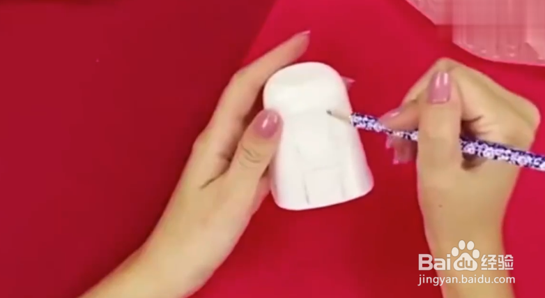 如何给芭比娃娃做家具