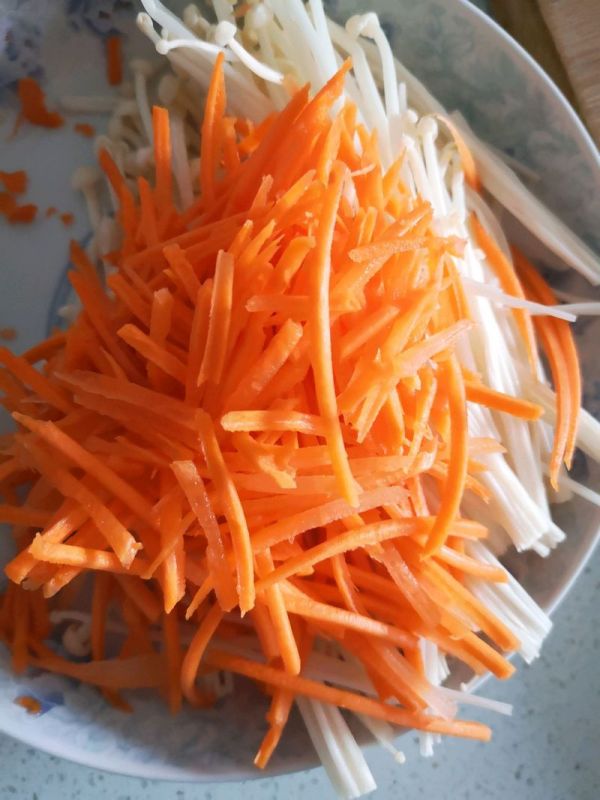 黄瓜凉拌金针菇