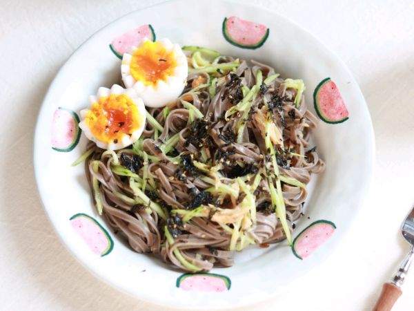 鸡胸肉拌荞麦面