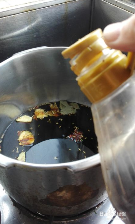 排骨鸡蛋面的制作