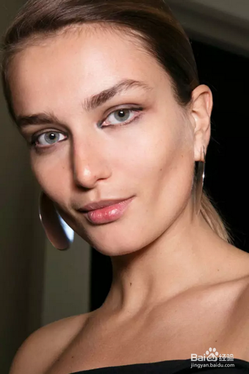 手把手教你化妆 化最流行的妆容