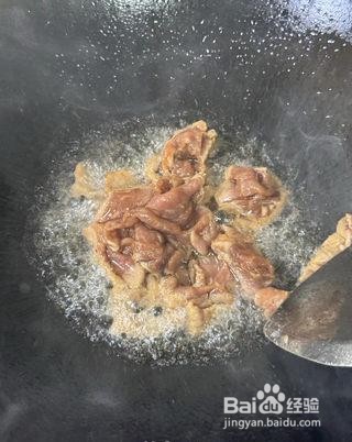 大葱木耳炒肉怎么做？