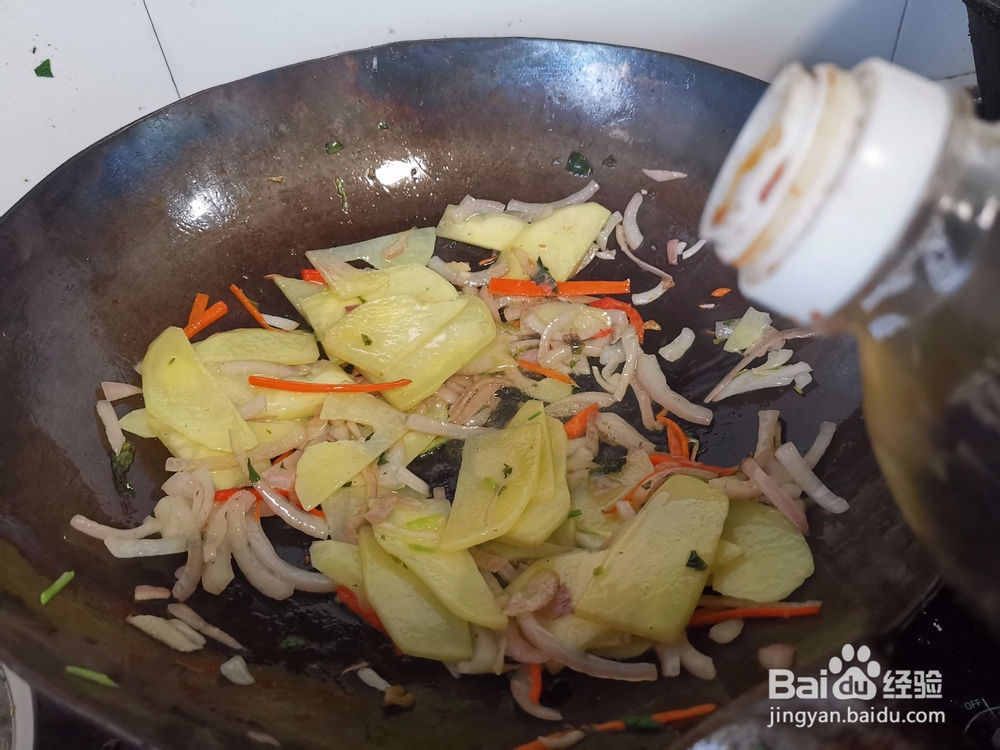 洋葱丝炒土豆片