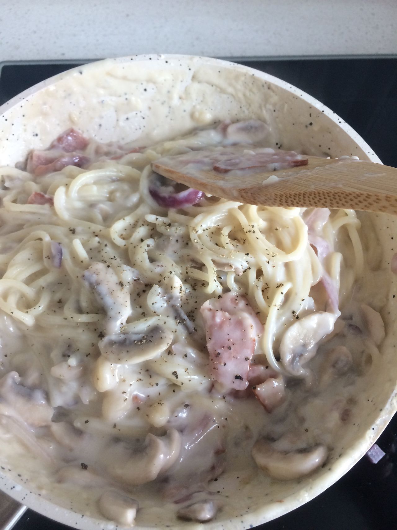 超美味的白汁蘑菇培根意面,每一口都是满满的幸福!
