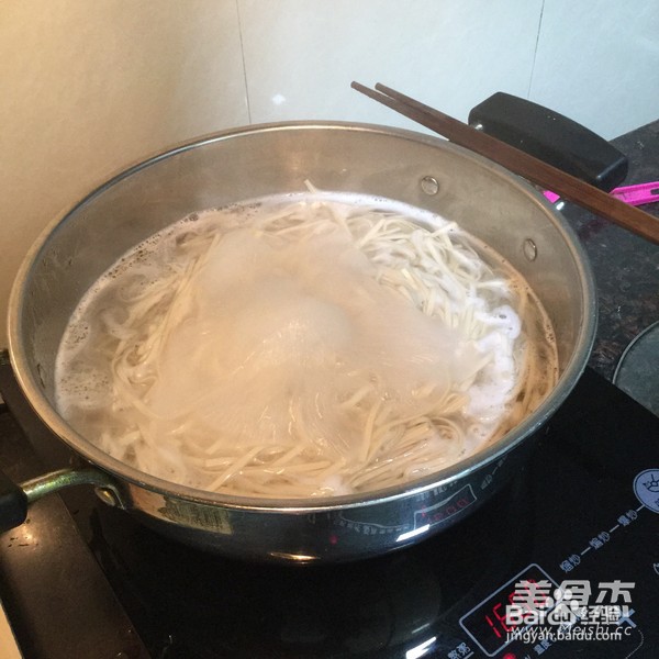 菜心炒面的做法