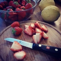 自制草莓柠檬鸡尾酒