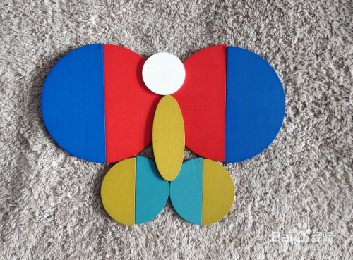 用蒙氏几何积木怎样拼彩色蝴蝶呢?