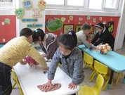 父母过度保护孩子的错误行为要注意