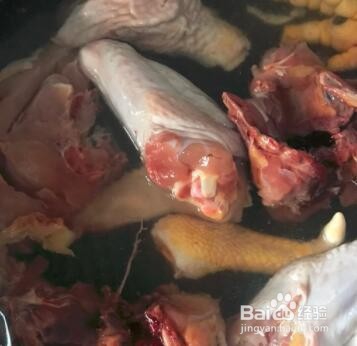 老母鸡砂锅炖土豆怎么做？