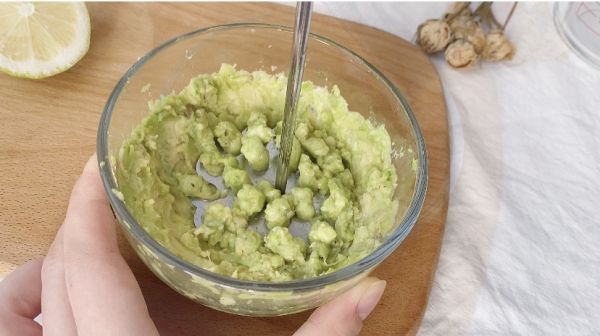 牛油果蟹柳滑蛋三明治