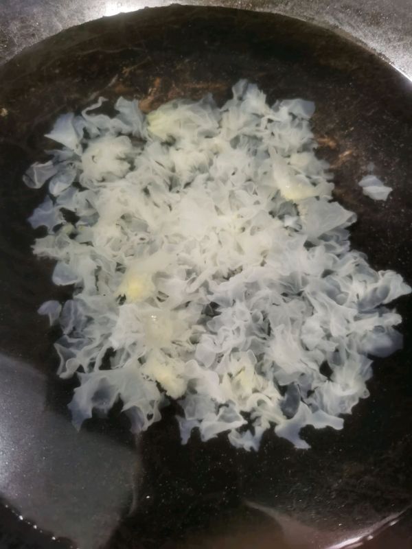 红枣牛奶百合银耳汤