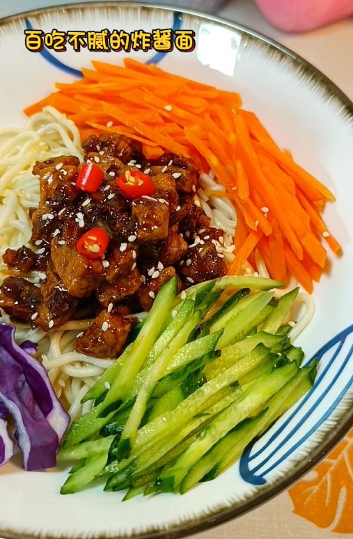 周末轻松早餐炸酱面