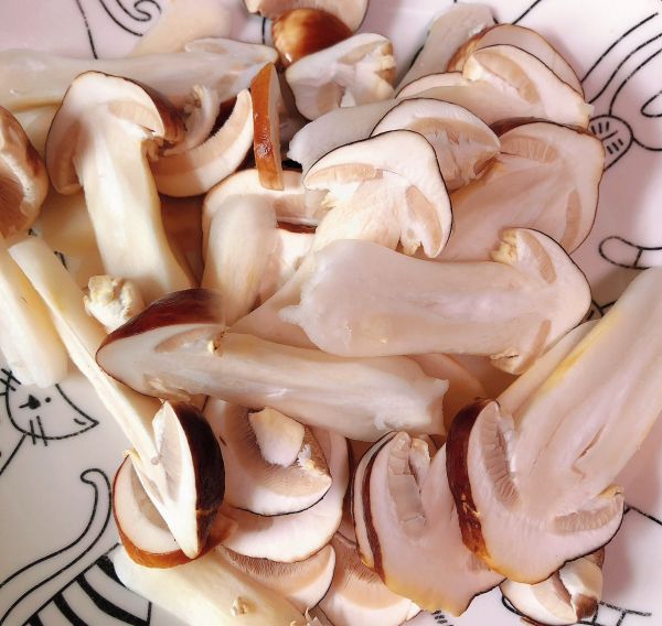 松茸豆腐鲫鱼汤