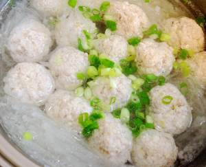 白萝卜豆腐圆子汤家常
