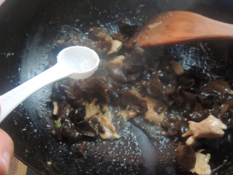 简单又美味的黑木耳炒肉片的做法,看完你就知道!