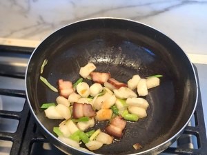 食补佳品卤肉炒荸荠的做法