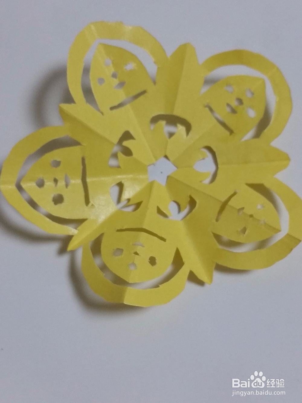 儿童趣味花苞窗花剪纸