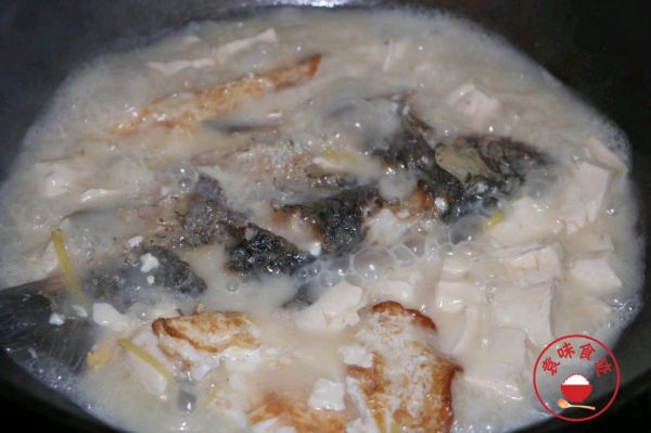鲜美可口鲫鱼豆腐汤