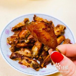 皮脆肉嫩的蒜香鸡翅