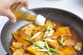 五花肉焖煎豆腐