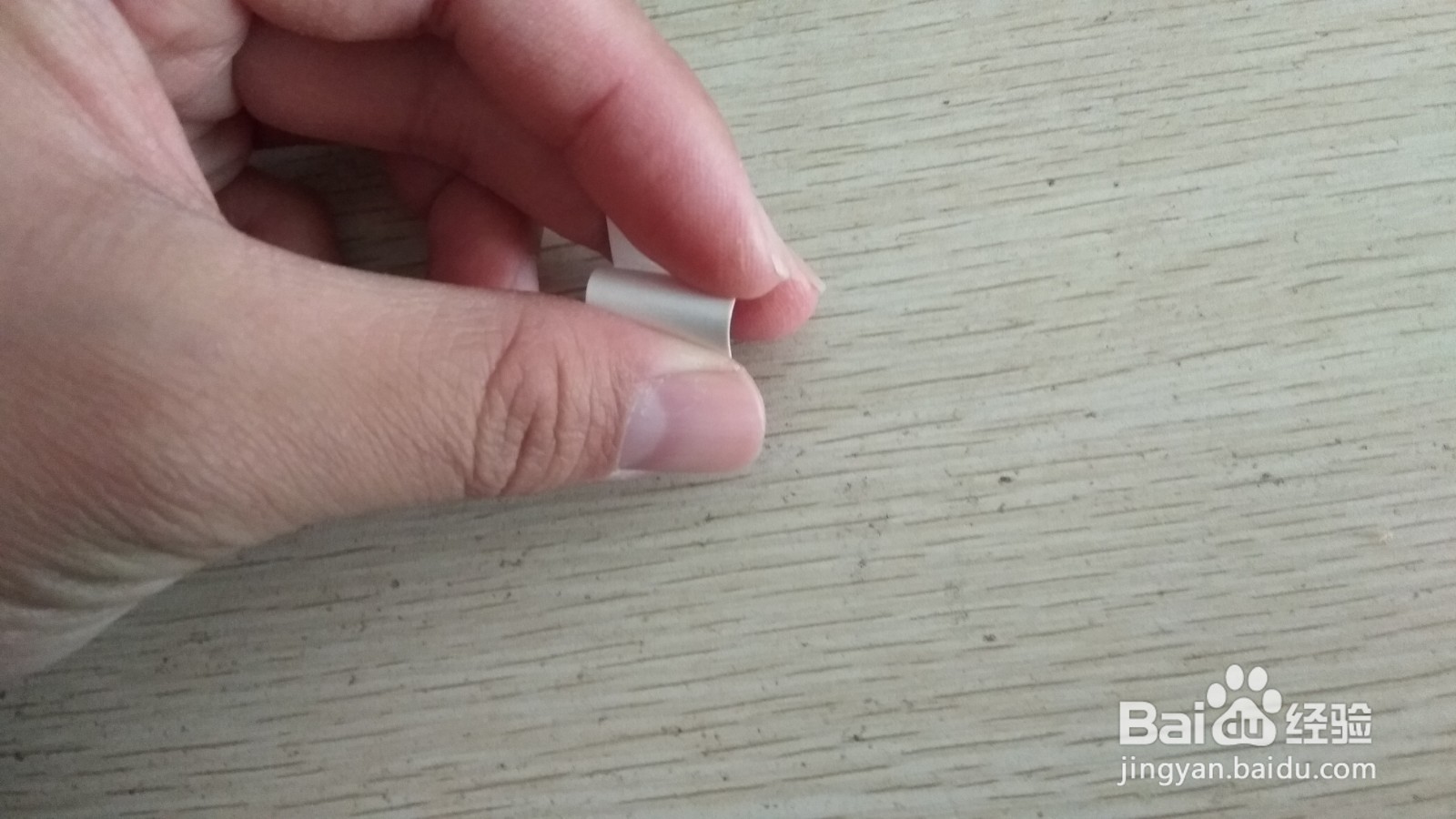 如何用长方形硬卡纸做S形两面放中性笔的支架