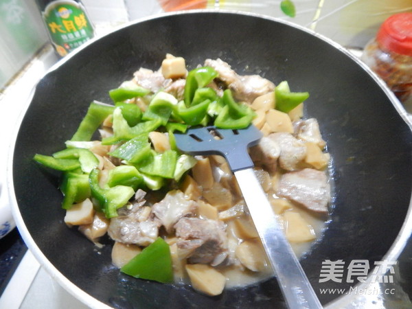 菜椒杏鲍菇烧排骨