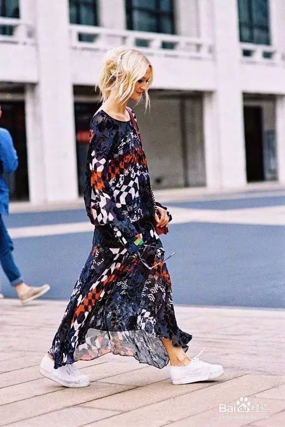 秋季怎么搭配长裙，平底鞋与长裙的穿搭尽显优雅