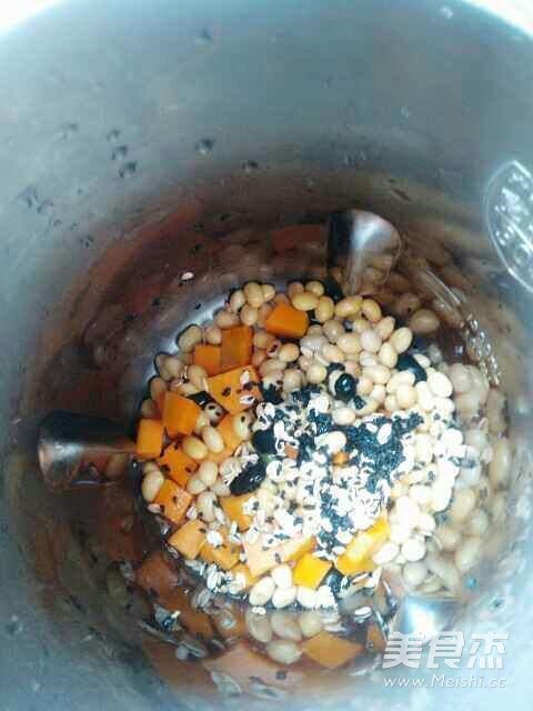 芝麻南瓜燕麦豆浆