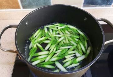 家常芦笋炒肉丝