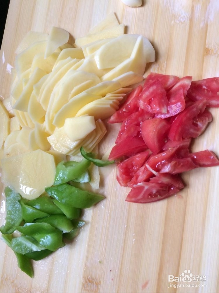 土豆炒番茄的做法