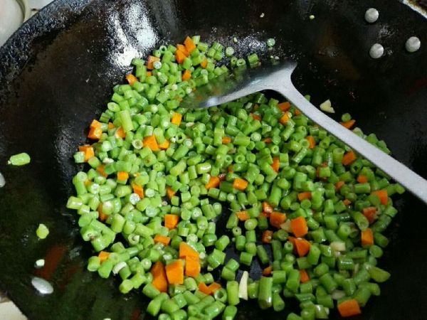 荞麦面荷叶夹饼配豆角肉丁