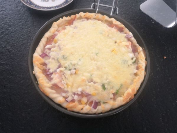 自制海鲜至尊披萨