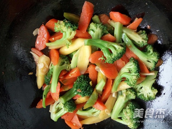 蚝油西兰花炒萝卜