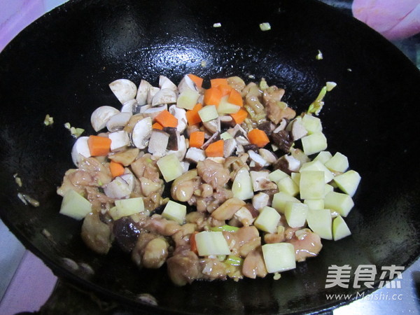 叉烧鸡腿煲仔饭