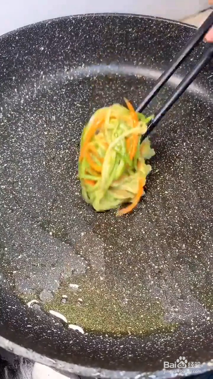 做法简单又软糯好吃的角瓜鸡蛋饼如何制作