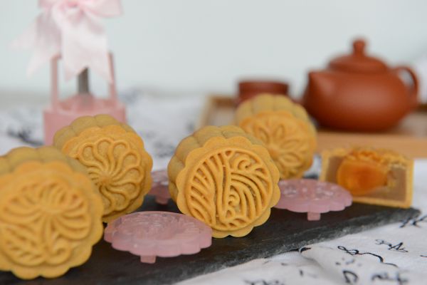 莲蓉咸蛋黄月饼