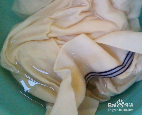 如何去除衣服上的另类污渍