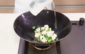 家常菜:青椒炒年糕