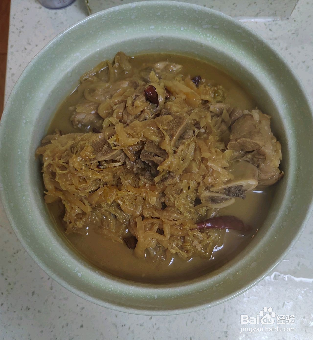 骨头炖酸菜的做法